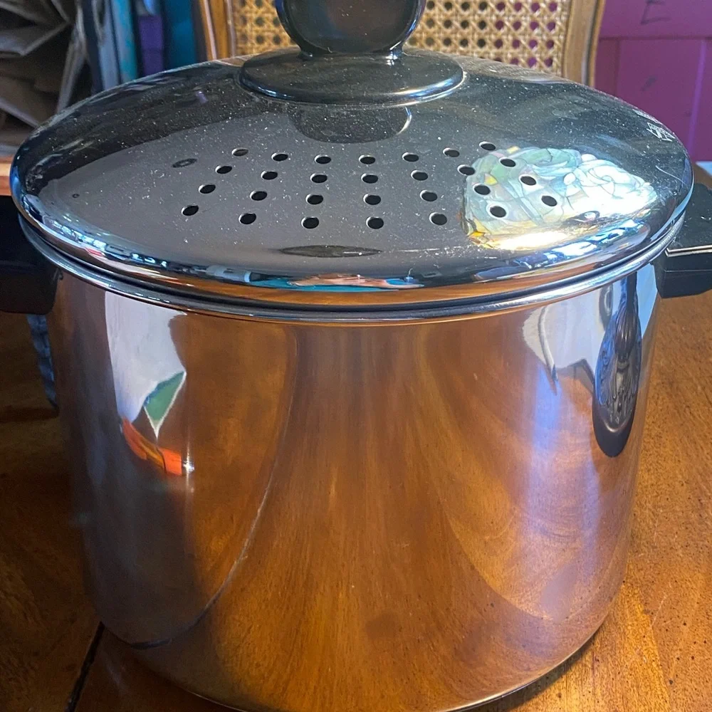 Farberware 8 Qt Stainless Stock Pot with Strainer Lid like New